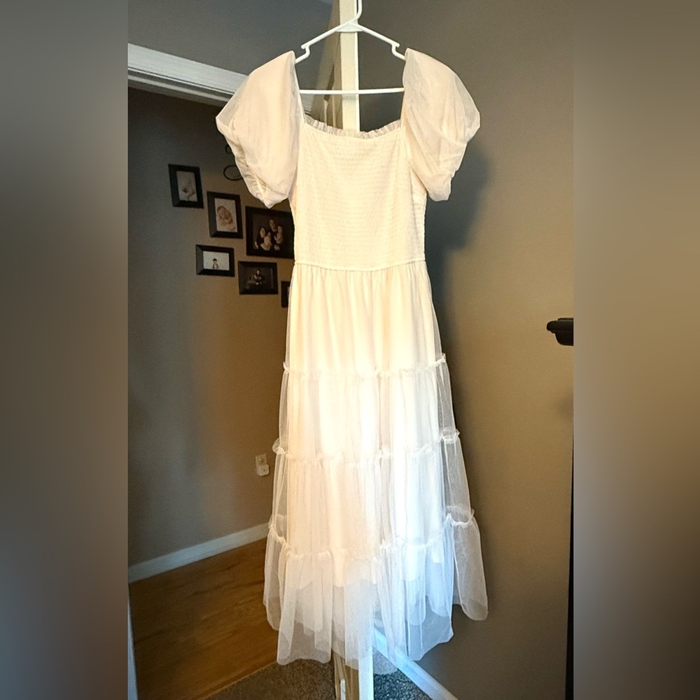 Women’s Elegant Cream Puff Sleeve Dress - Picture 4 of 7